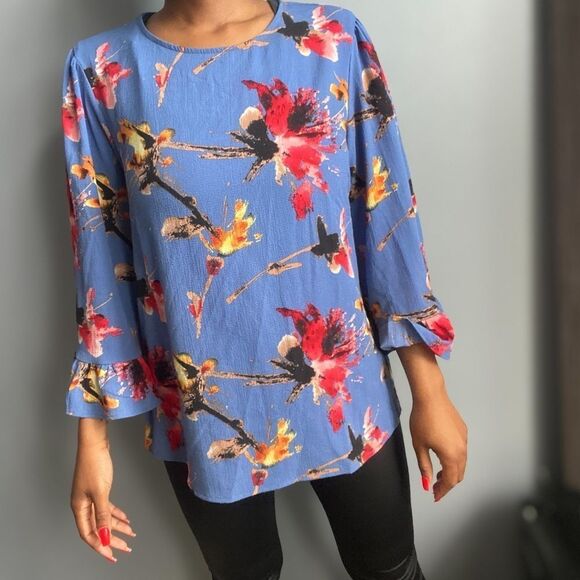 🌸Faith & Joy Floral  Bell Sleeve Blouse🌸 - Picture 4 of 7